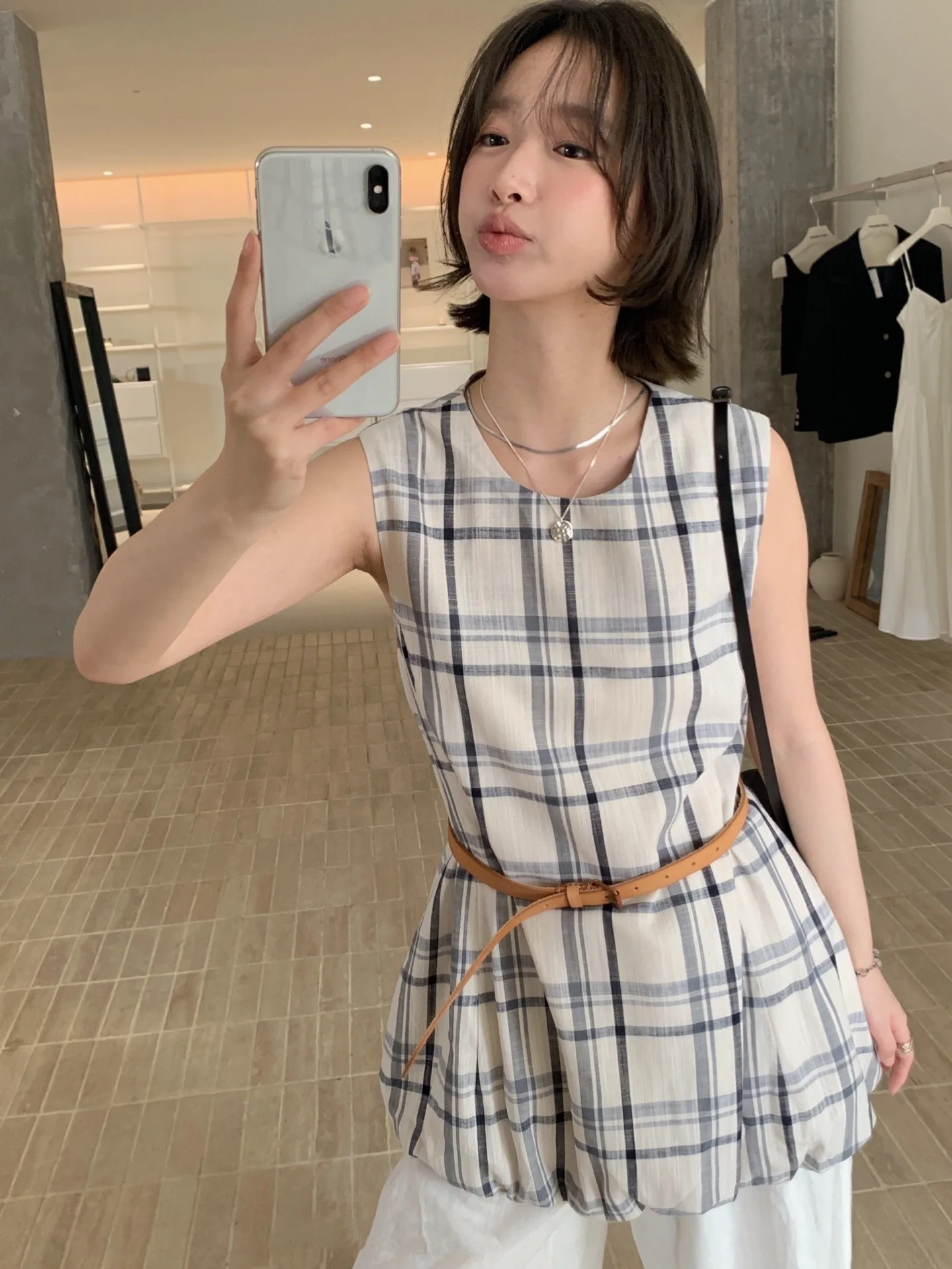 Długa kamizelka w kratę w stylu koreańskim, wysokiej klasy, wyszczuplająca, do noszenia na wierzch, vintage, przeciwstarzeniowa, nowa letnia, elegancka, do pracy, w innym stylu, z innego materiału.