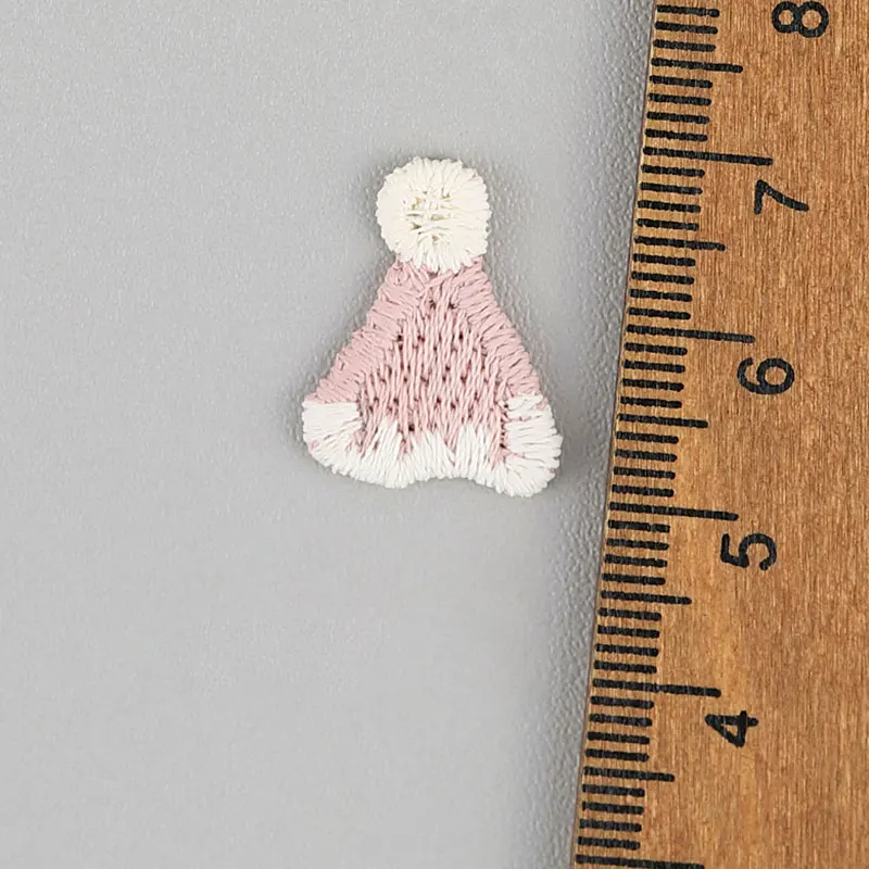 50 Stück 1,5 x 1,8 cm niedliche kleine bestickte Hut-Aufnäher für Haarspangen-Accessoires, Hut, Stofftasche, Dekorationsaufnäher – Detail 8