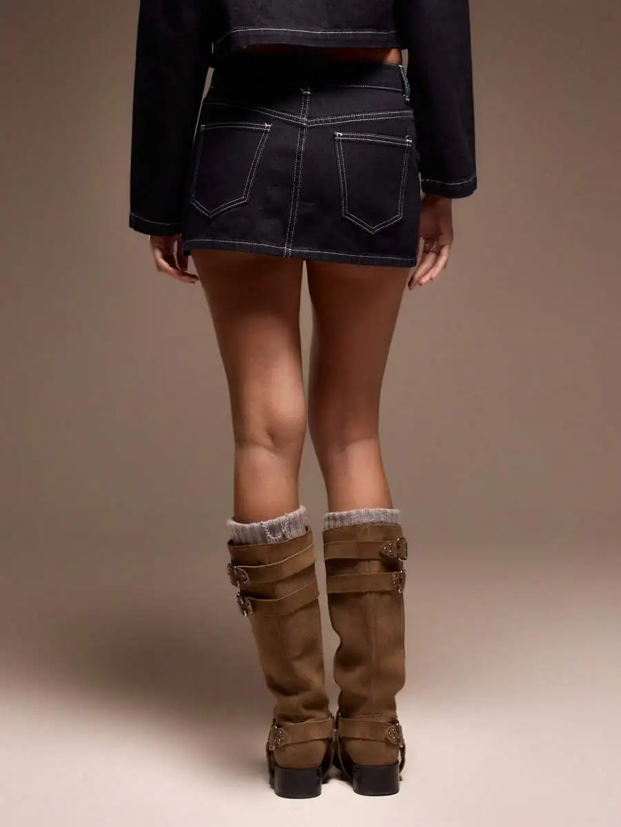 ミッドライズコントラストステッチデニムミニスカート（ストリートウェア＆カジュアルコーデ向け）