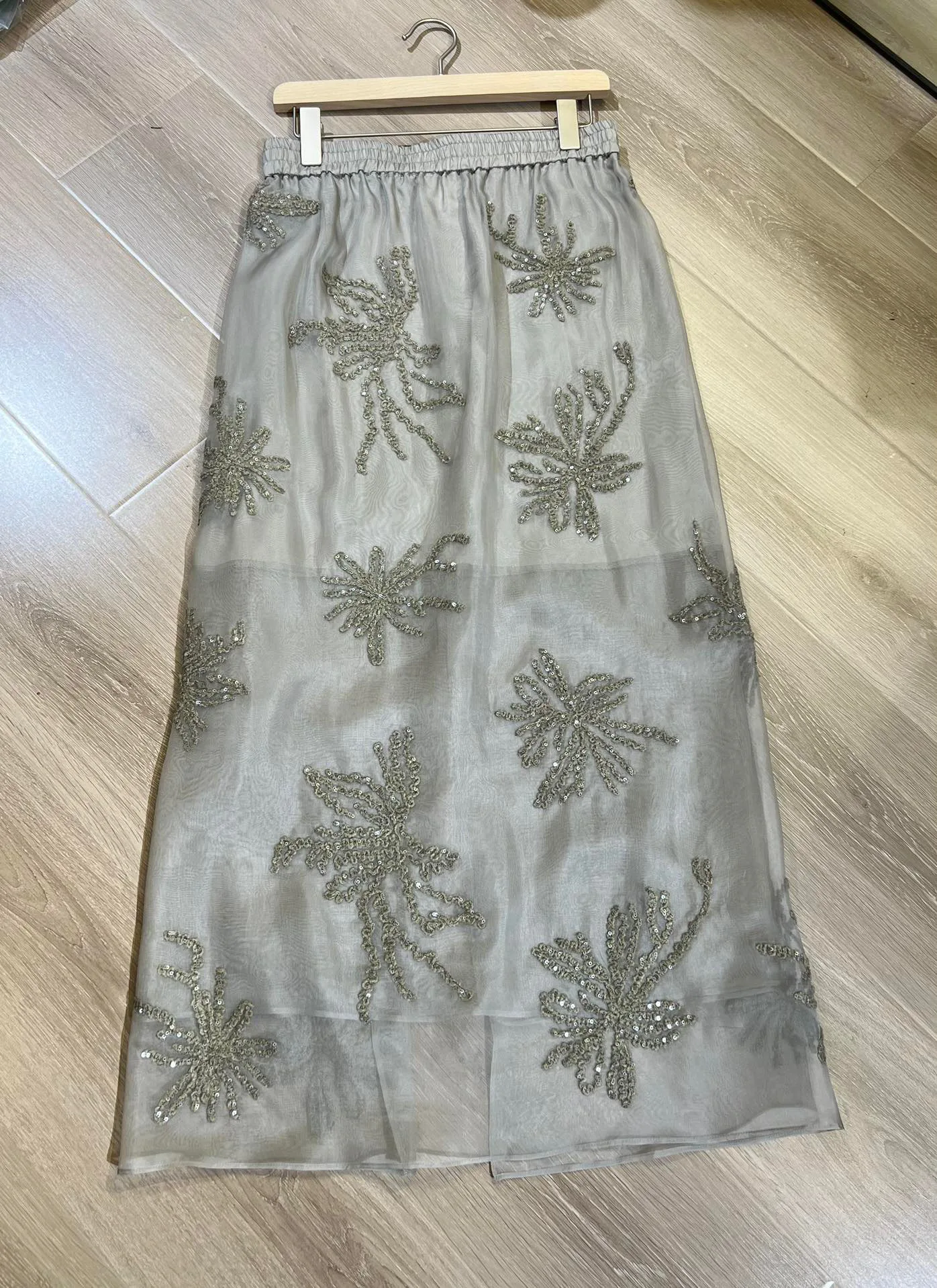 

Exquisitely trimmed pure silk elastic waist skirt