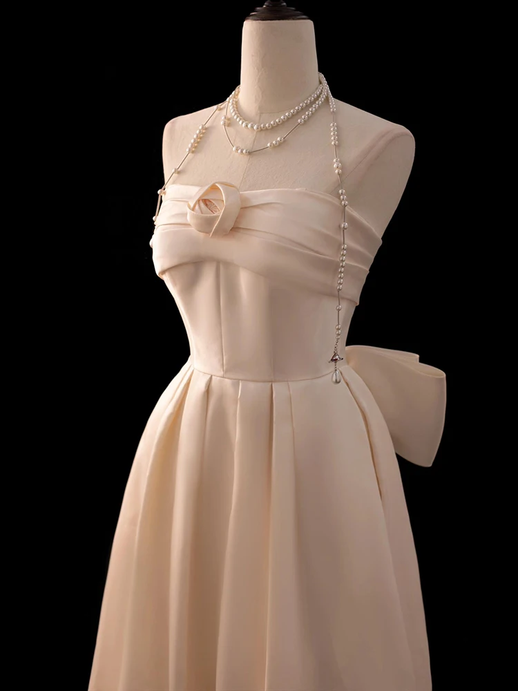 

Элегантное атласное свадебное платье-бюстье в пол с цветами ручной работы для церемоний на открытом воздухе