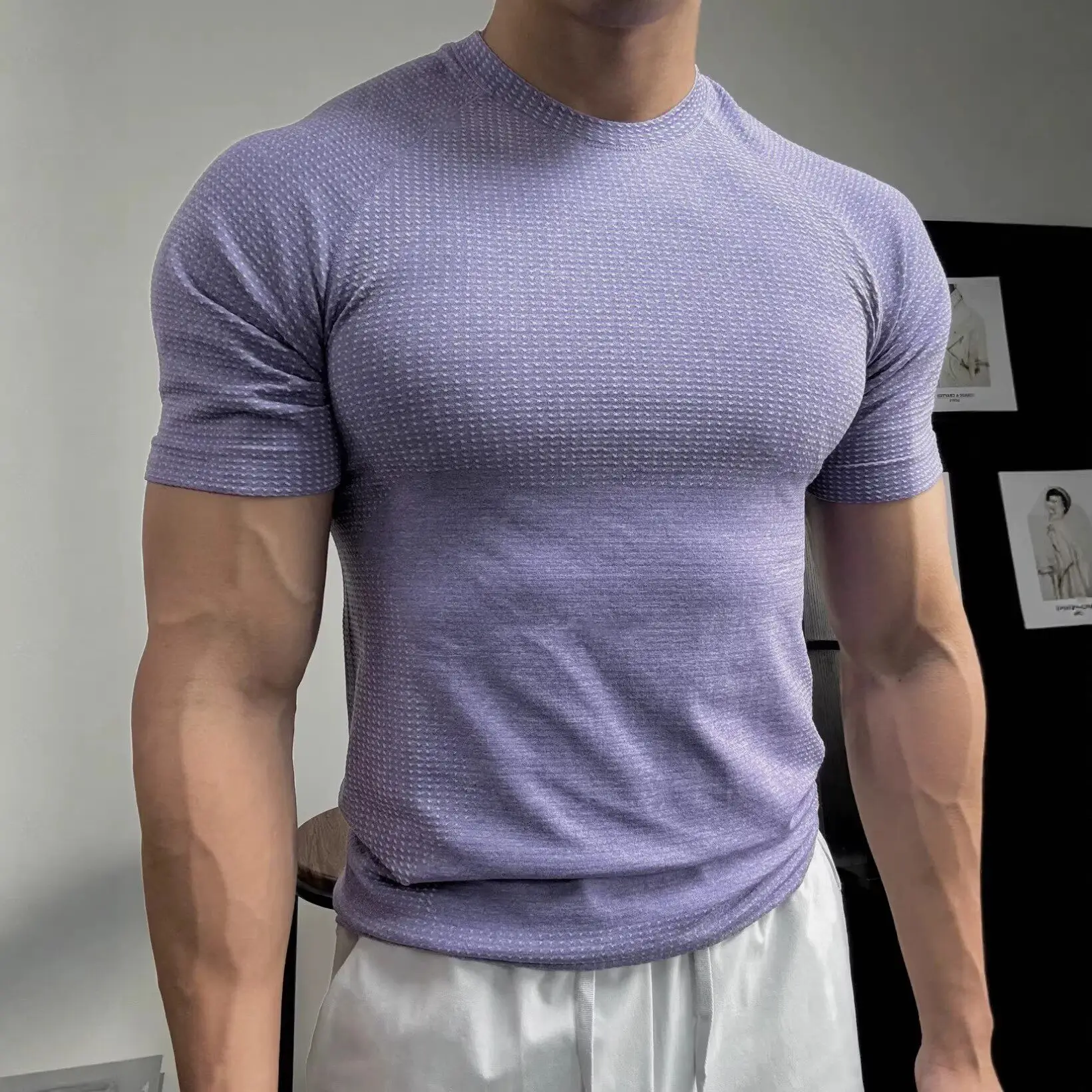 Schnelltrocknendes Fitness-T-Shirt für Herren, Slim-Fit-Muskel-Gym-T-Shirt, dehnbares Kompressions-Top für den Sporttraining – Detail 14