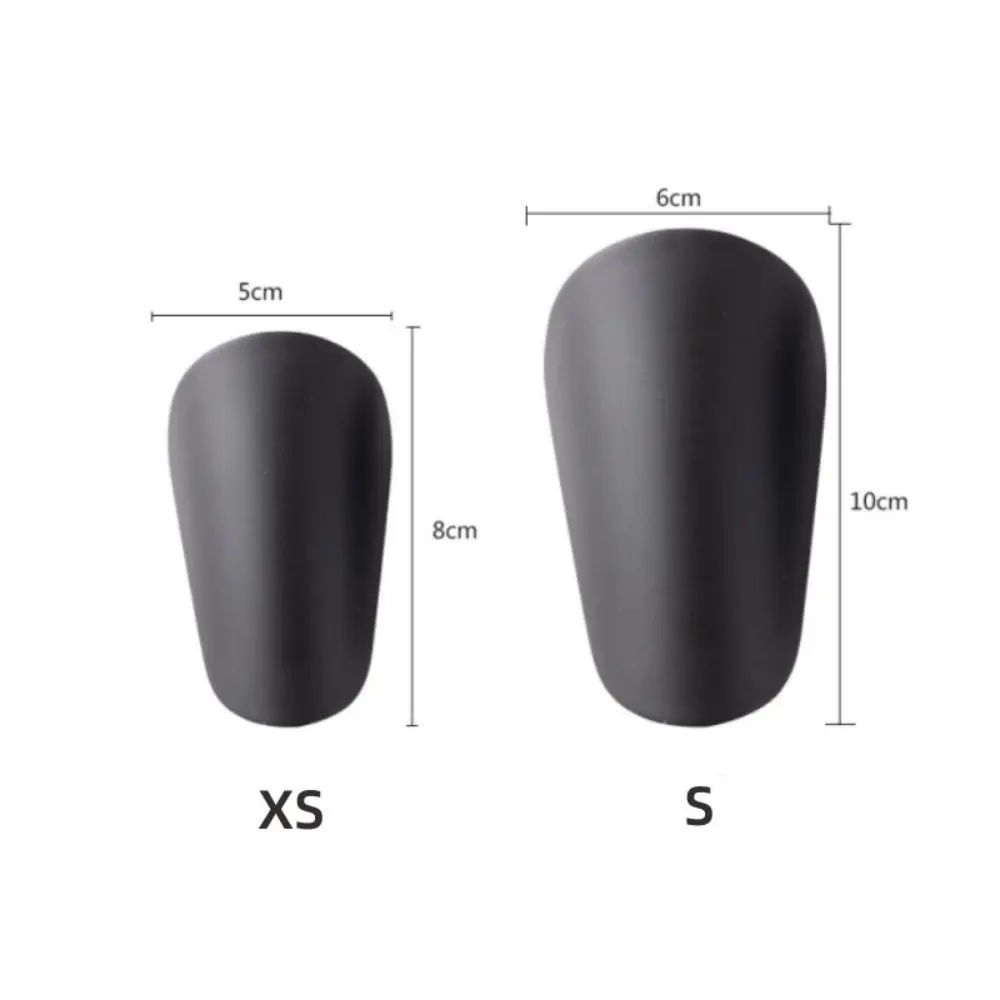 زوج واحد من وسادة كرة القدم الصغيرة الممتصة للصدمات، واقي ساق تدريب كرة القدم المقاوم للاهتراء، خفيف الوزن من البولي يوريثان، لوح ساق للبالغين