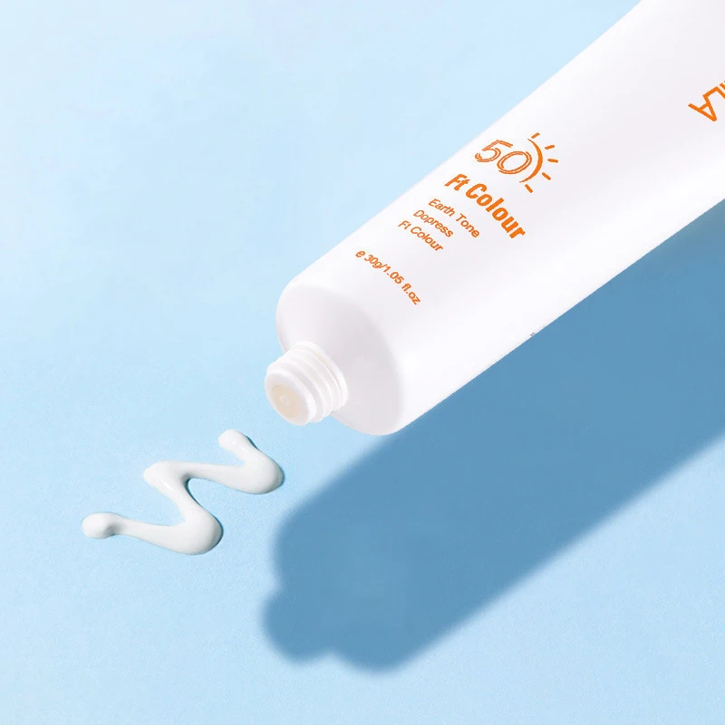 クリアスキン保護クリーム スキンケアコンシーラー フェイシャルスキンケアローション 肌の色を補正 保湿サービス 軽い質感