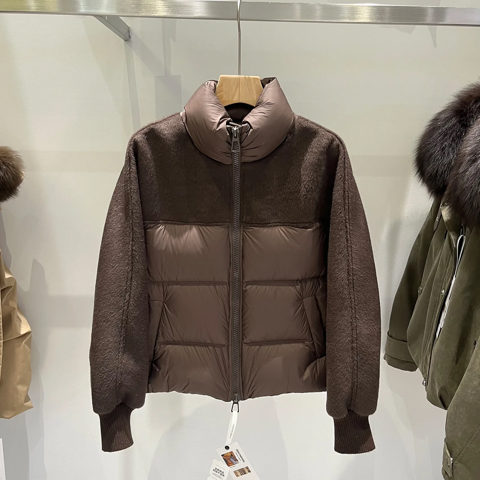 2026 Autumn-Winter New Style Women's Wool and Down Blazer with Patchwork Design - V-neck Short Sleeve White Down Jacket