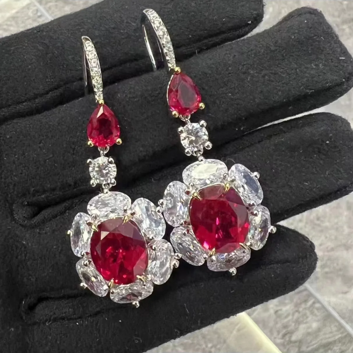 Newly launched best-selling zircon retro high-end luxury ear jewelry - red corundum stud earrings as ear pendants for women