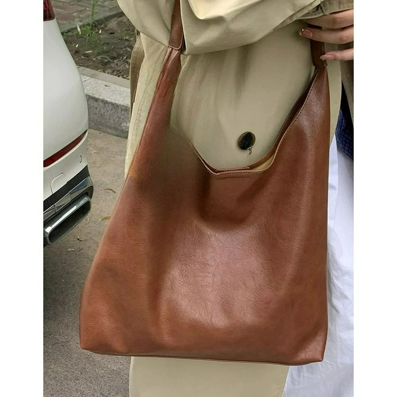 

2025 New Korean Version Tote Large Capacity Bags Retro Niche Underarm Bag for Women Autumn Winter
