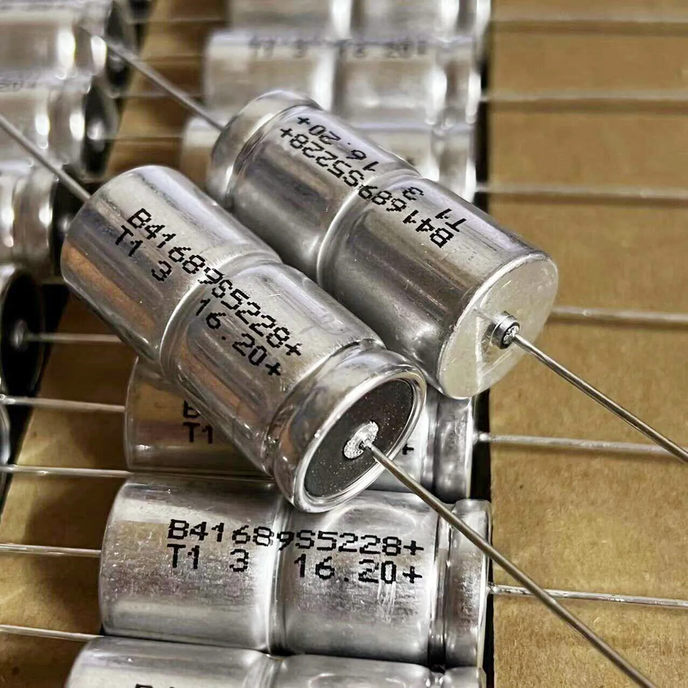 Original New 100% 2200UF 25V Axial Electrolytic Capacitor B41689S5228T (Inductor)