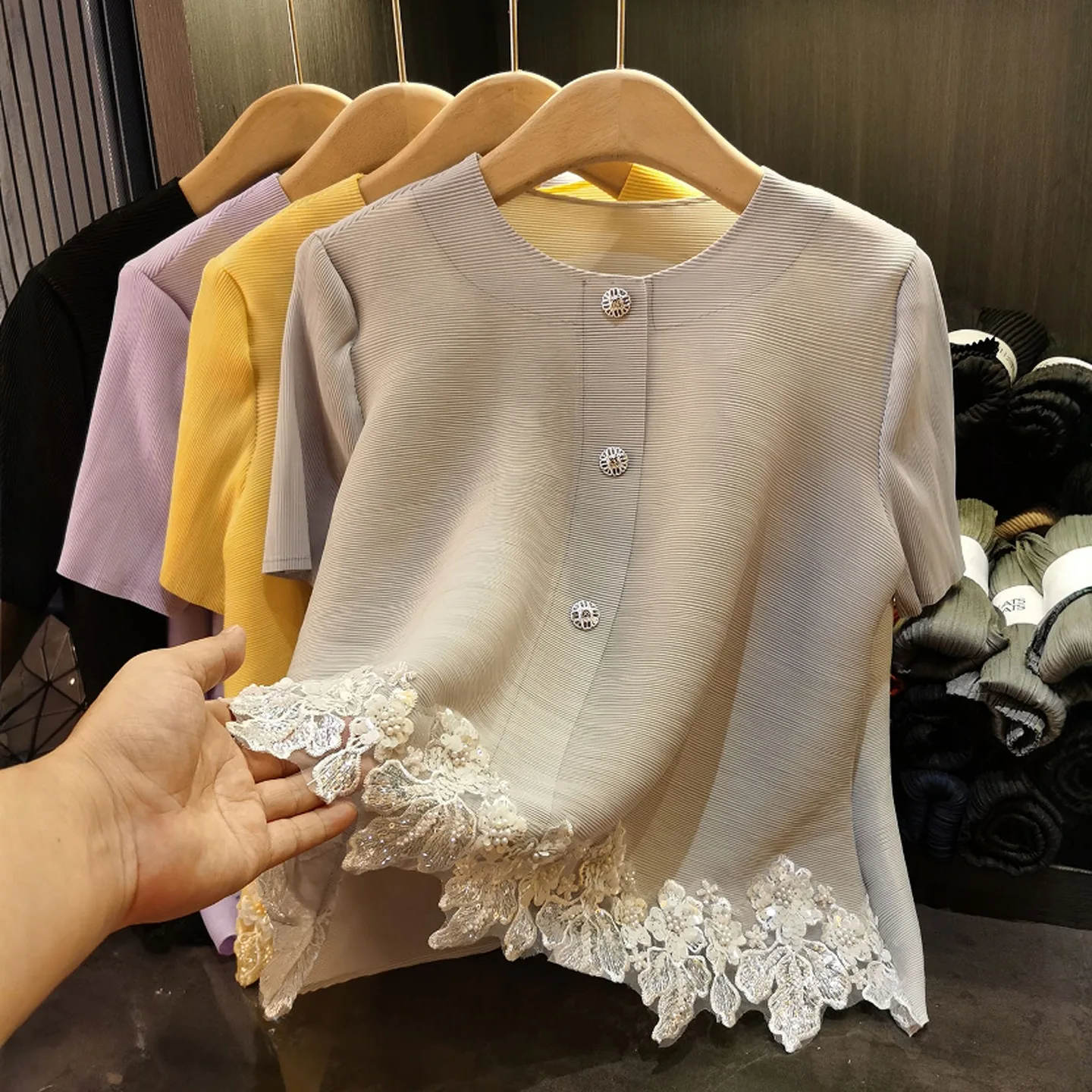 

2025 Summer Miyake Pleated Shirt Pleat Simple Solid Pleats Round Neck Plisse Tops Women New Fold Big Size Fashion Blouse