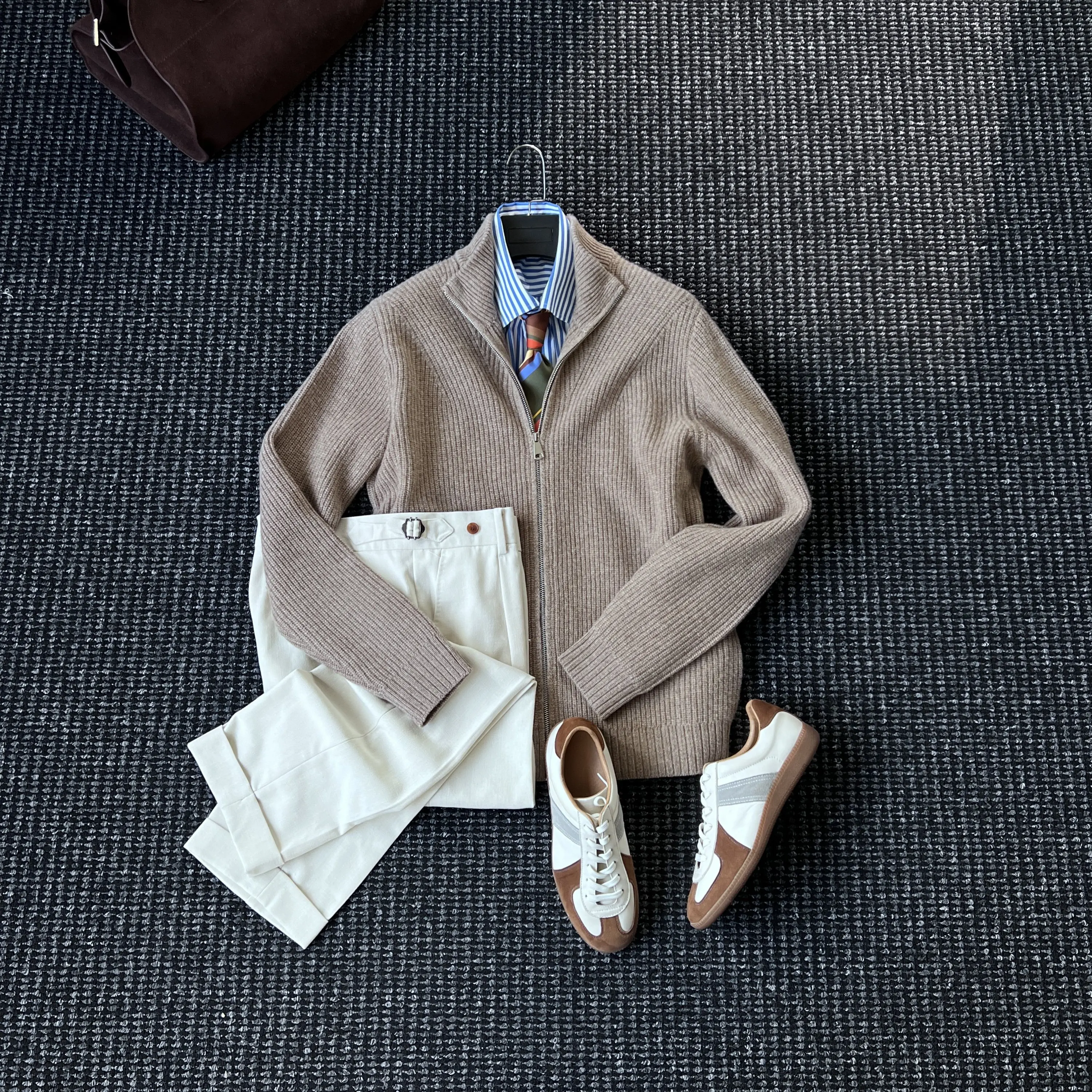 

Зимний толстый вязаный свитер-куртка в стиле old money для мужчин, эстетичный дизайн, легкая роскошь, 100% шерсть