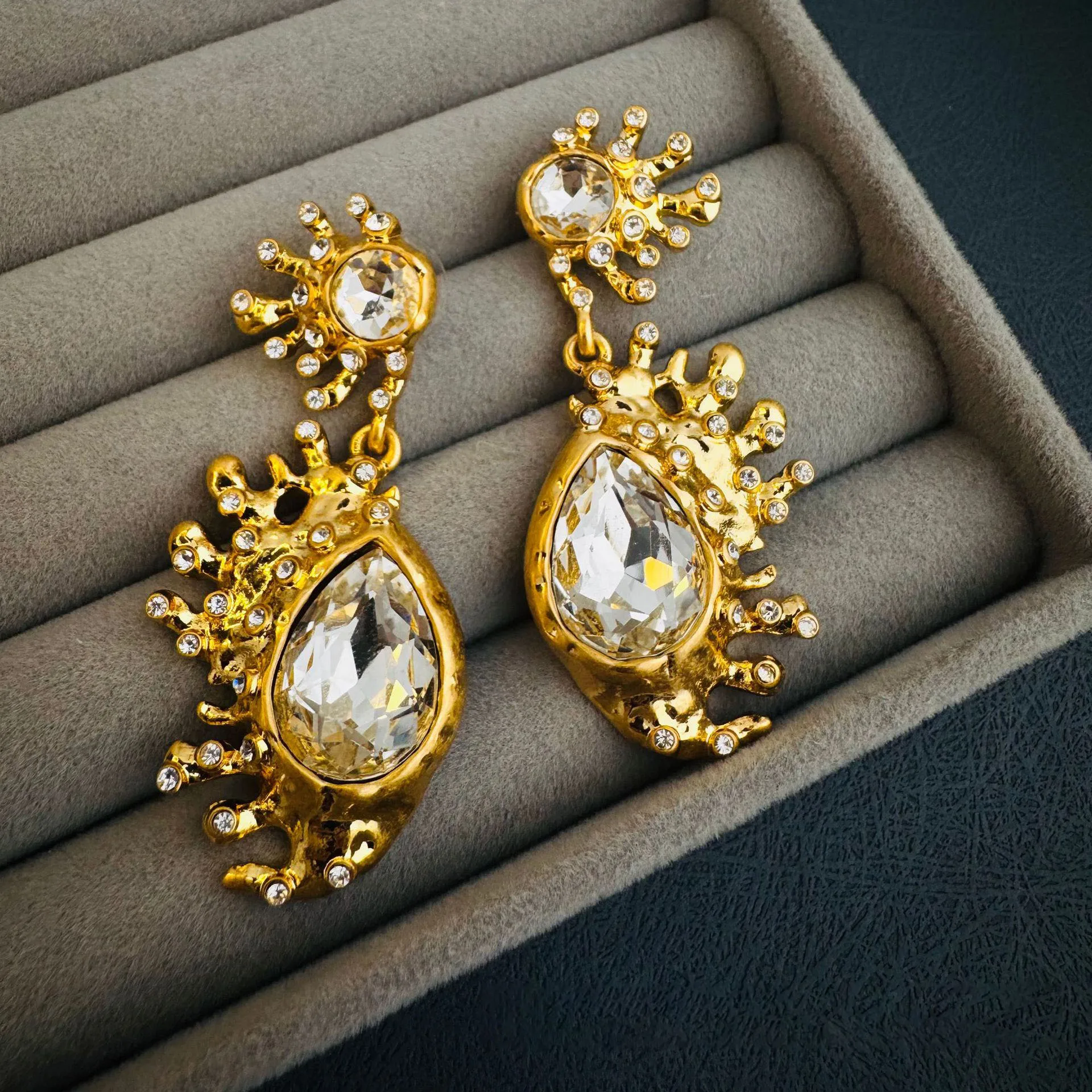 

Oscara-style antique rhinestone vintage women's cocktail earrings