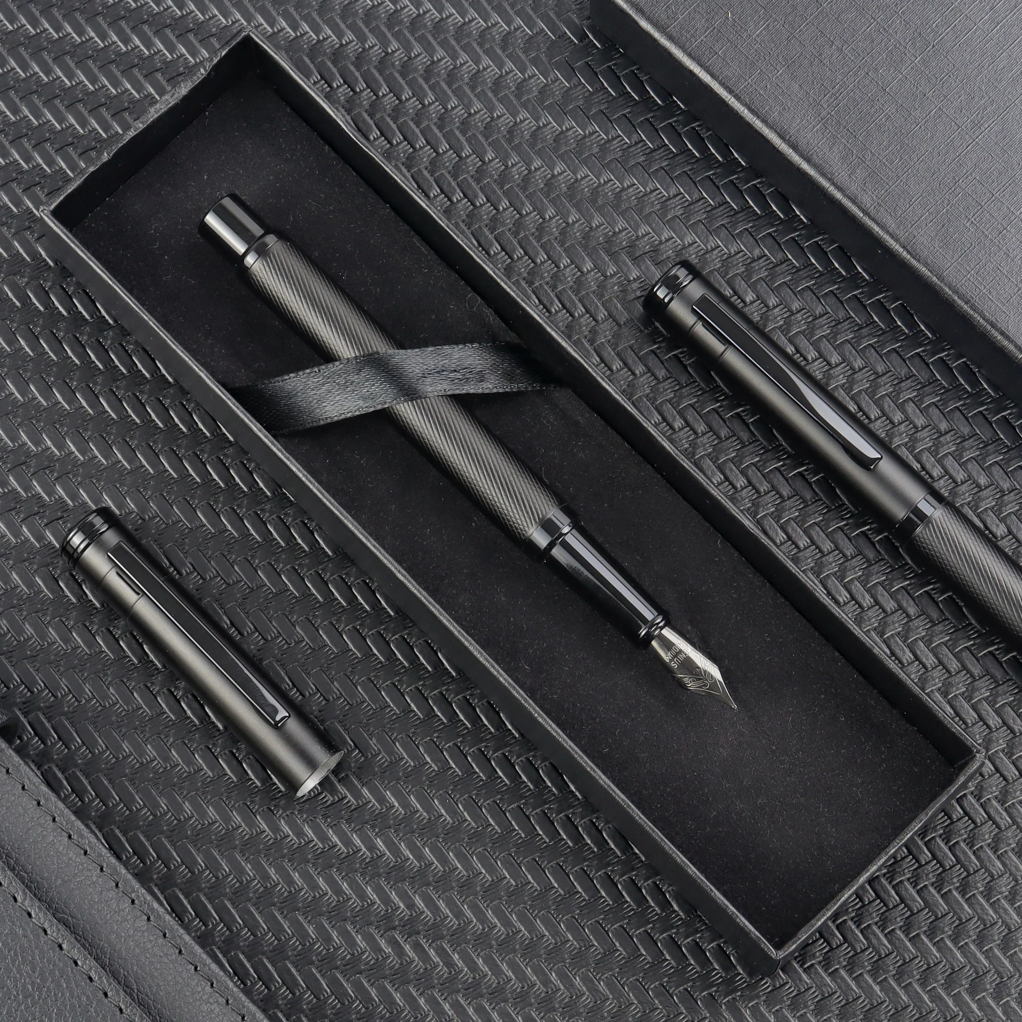 Imagem -02 - Black Metal Fountain Pen com Diamante Padrão Aperto Ergonômico Gift Box Opções Instrumento de Escrita para o Negócio Profissional 1pc