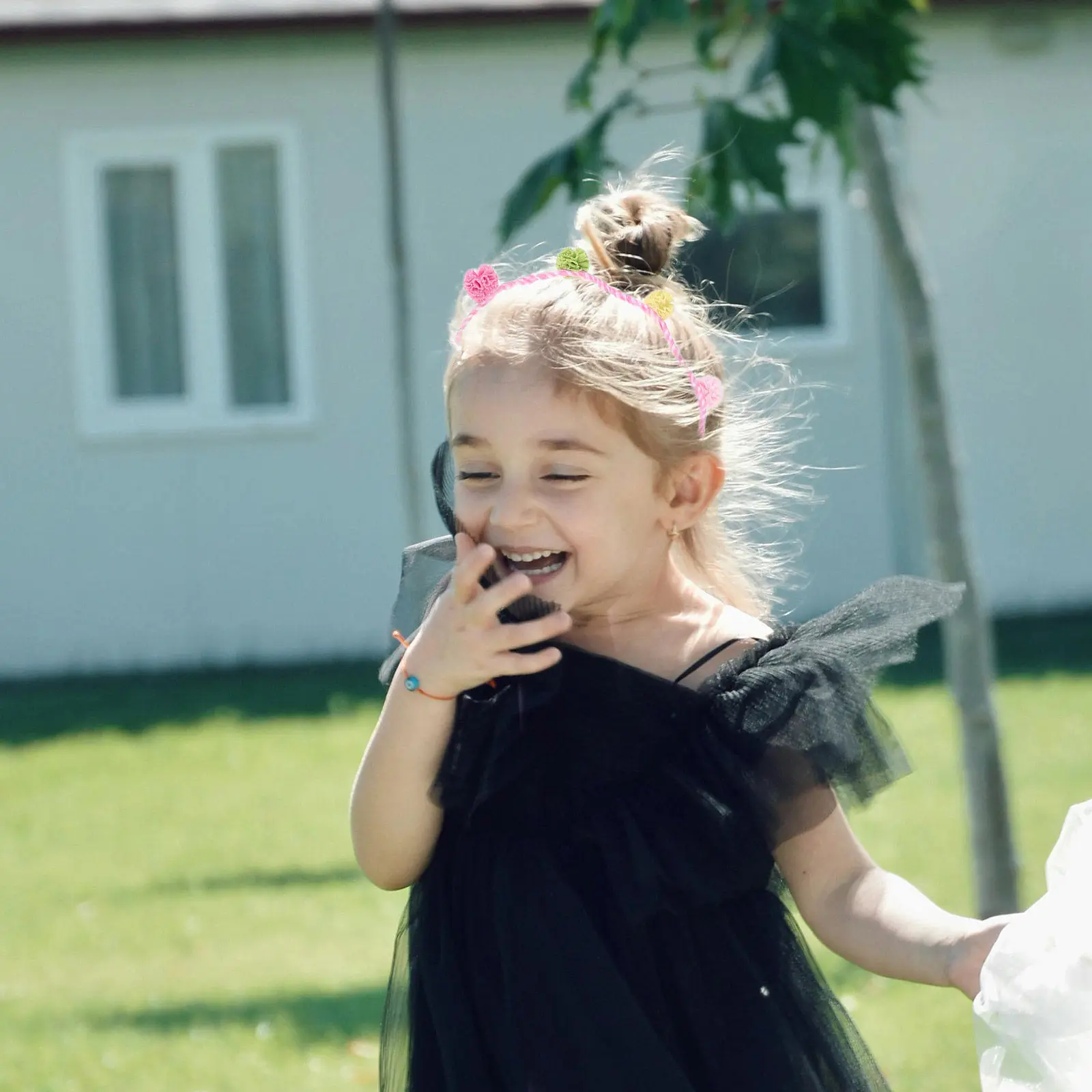 

4Pcs Girls Headbands Pompom Ball Decorative Hair Accessories Spring Party Birthday Cute Lightweight Comfortable Girls Hairband