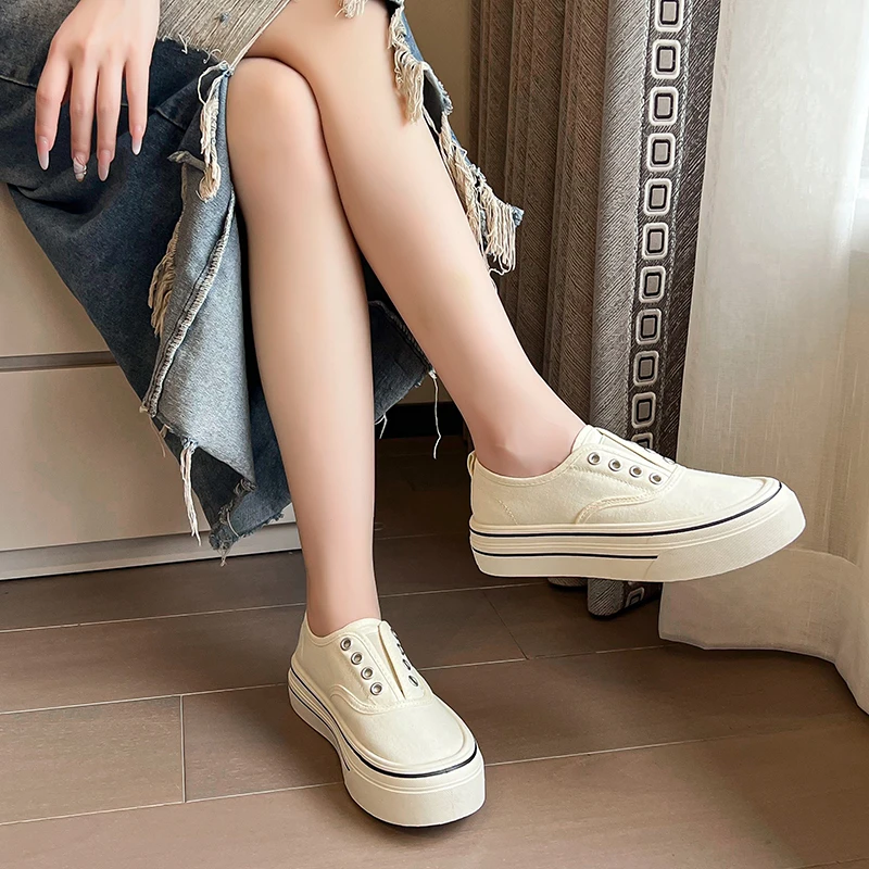 Woman Flat Shoes Outdoor Walking Casual Canvas Sneakers Fashion Jogging Sneakers Slip-on Woman Vulcanized Flat Casual Loafers