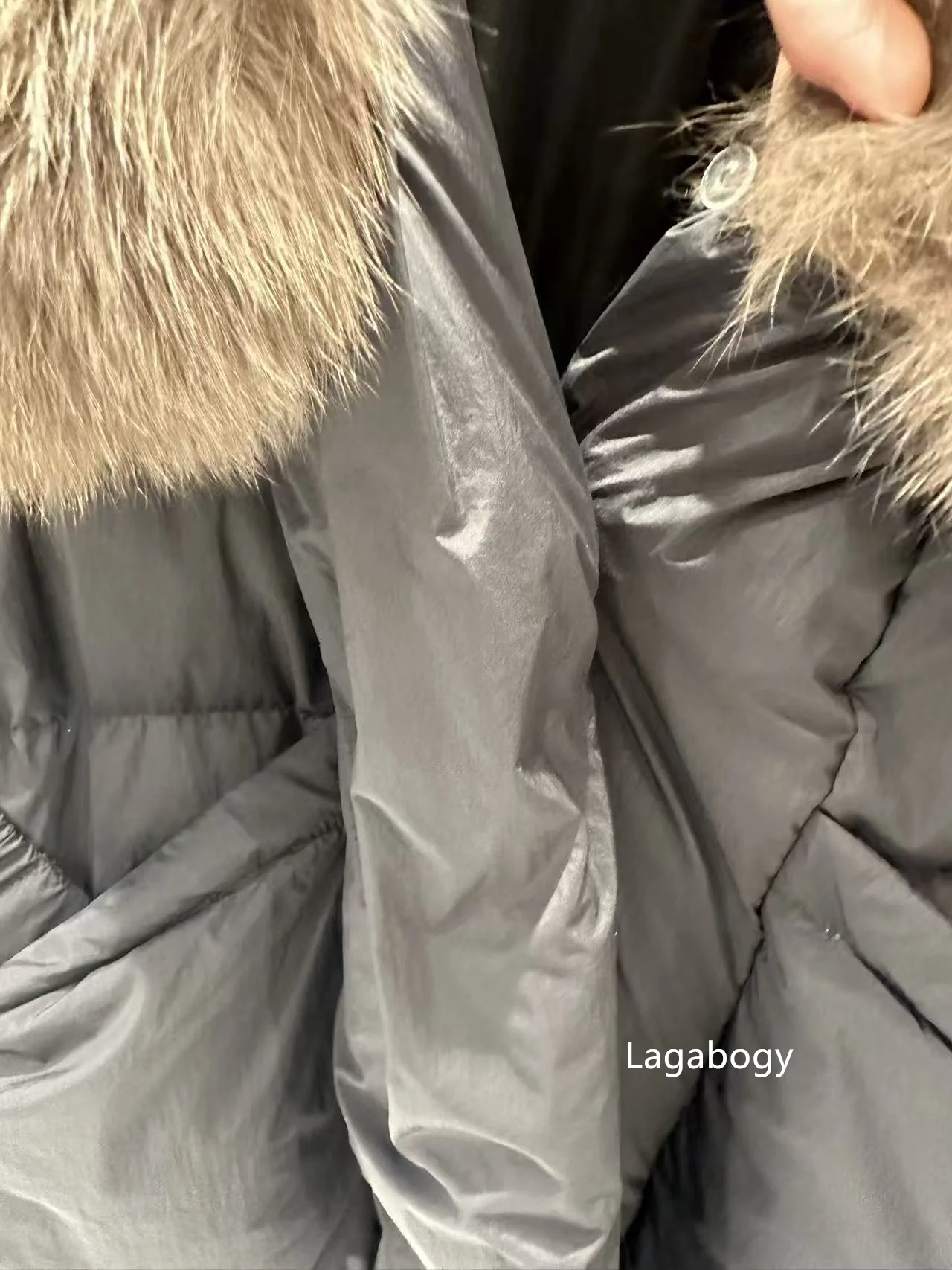 Lagabogy 2026 Long Down Jacket Winter Large Real Fox Fur Collar Waist Women Parkas Elegant Thicken Hooded White Duck Puffer Coat