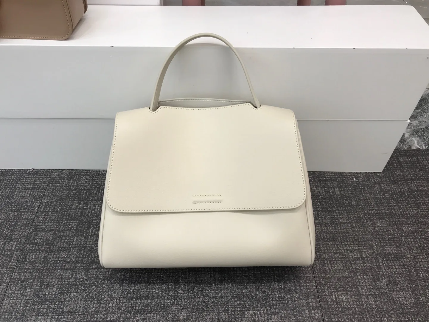 

2026 New Soft Leather Handbag Korean Version Commuter Casual Leather Underarm Bag Trendy Cowhide Shoulder Messenger Bag Women