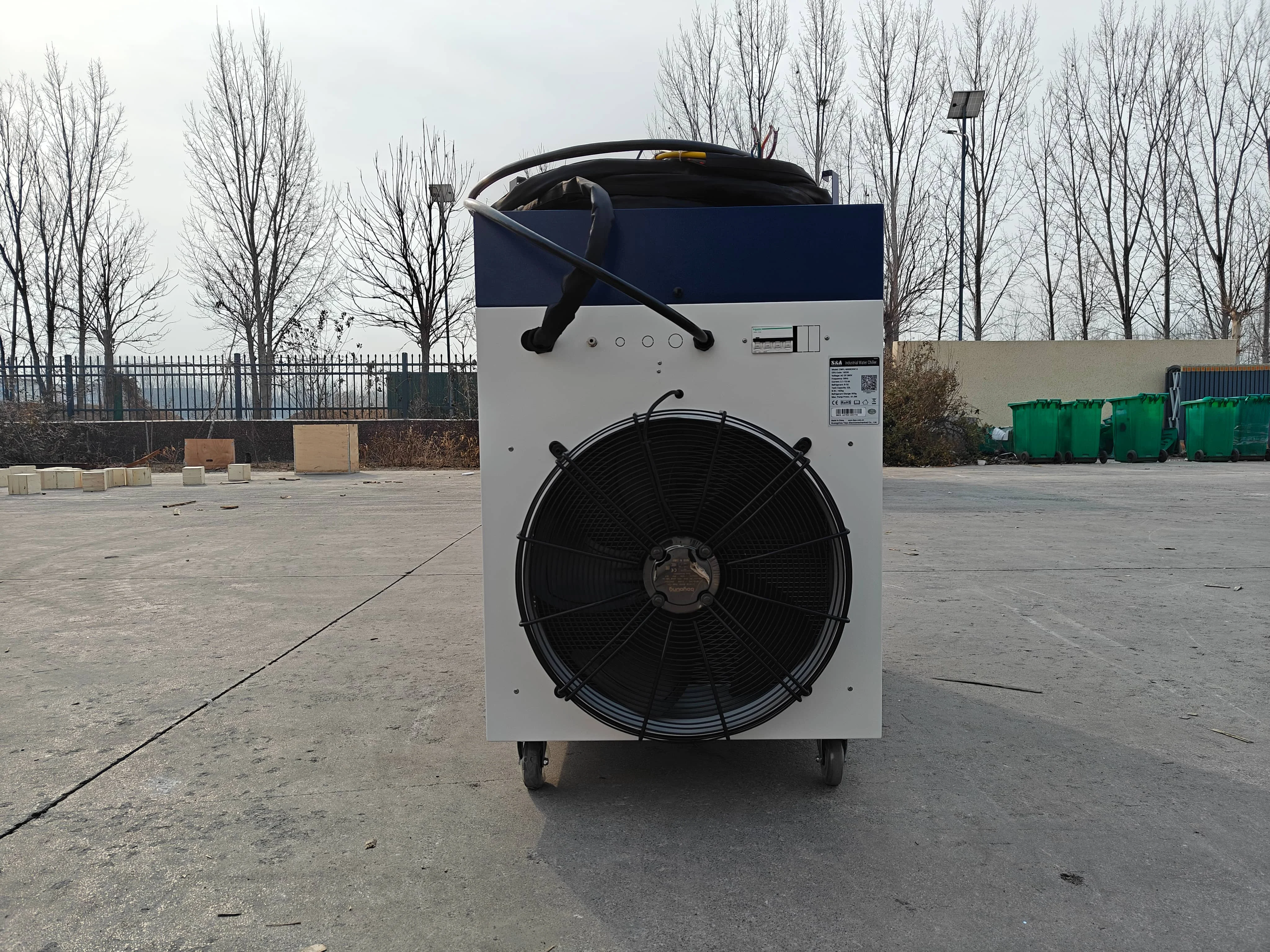 AKQ-1000 1KW Pulse MOPA Macchine per la pulizia laser Raffreddamento ad acqua Pulito rapido Pulitore laser portatile per metallo non metallico