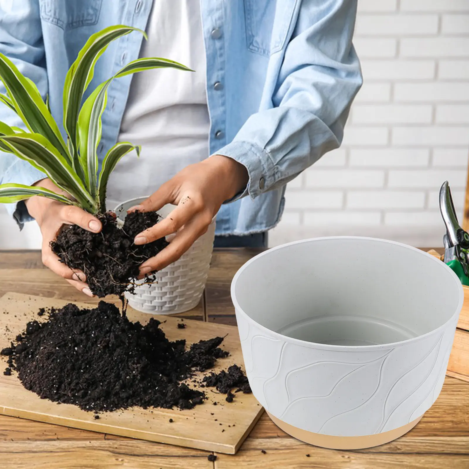 Large Diameter Nordic Style Orchid Planter Pot for Phalaenopsis Plants Vertical Wave Pattern Modern Minimalist Plastic Flower