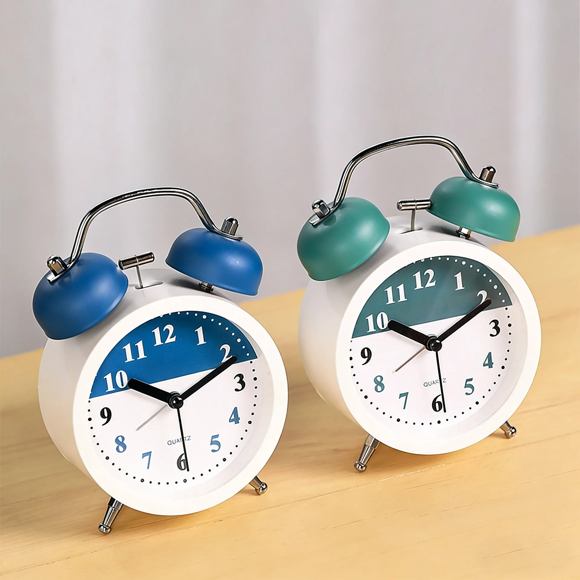 Simple metal alarm clock, retro desktop, silent digital round desk clock, for student dormitories, ringing with super loud volum