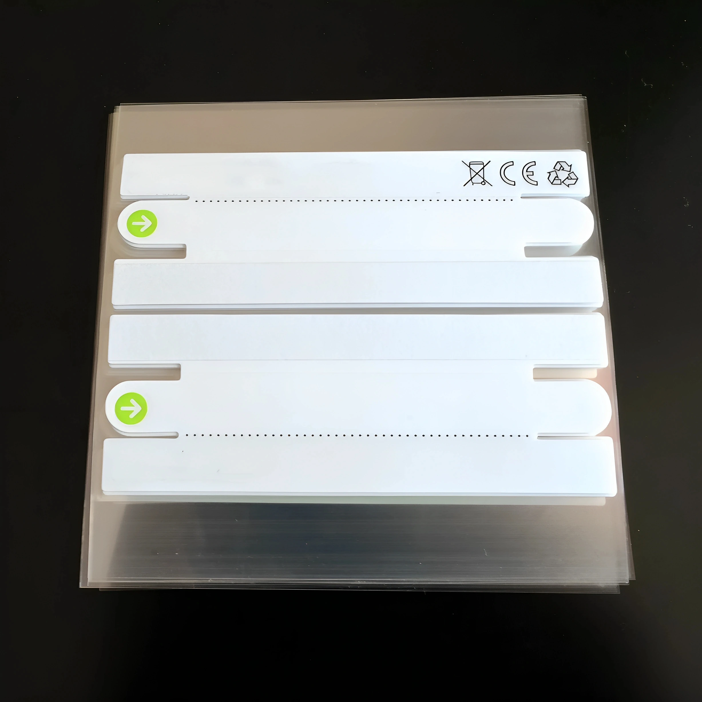 50PCS OEM New Phone Package Box Sealing Stickers for 17 Air 16pro 16promax 16E 14 15pro 13pro 13mini Strap Box Packing sealing