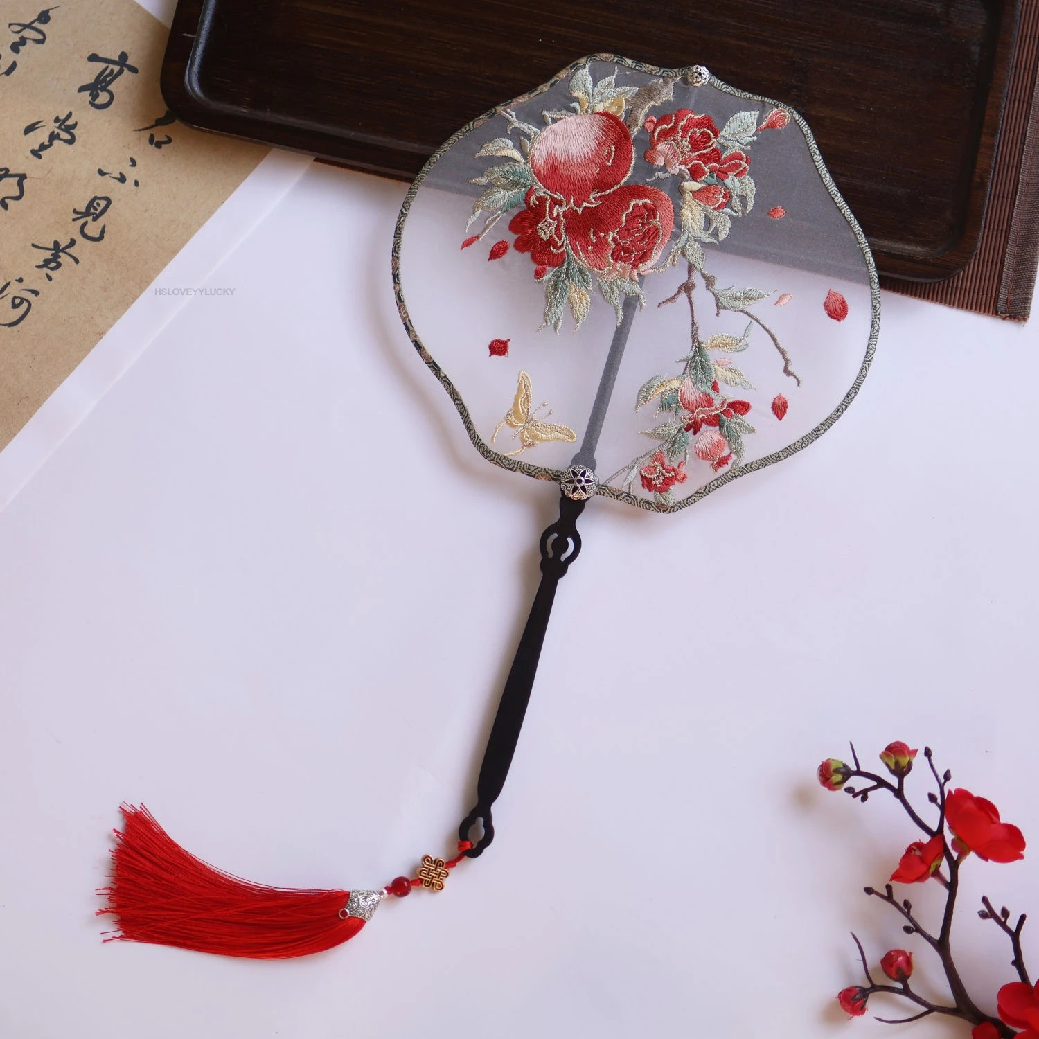 

Embroidery Hand Fan Chinese Style Hanfu Photography Cheongsam Dance Round Fan With Tassel Female Dancing Accessories Home Decor