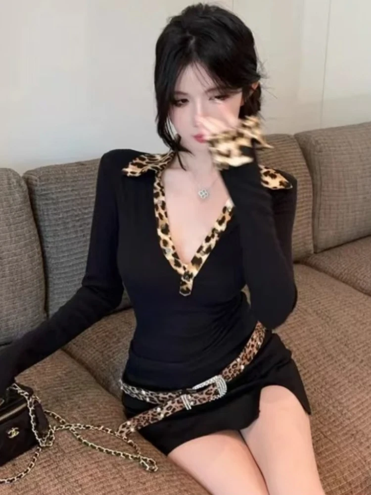 เสื้อฮู้ดดี้สไตล์อเมริกันเรโทรลายเสือดาวแบบปะติด คอวี สำหรับผู้หญิง ปี 2025 สตรีทแวร์ Y2K ฮาราจูกุ ทรงเข้ารูป แขนยาว