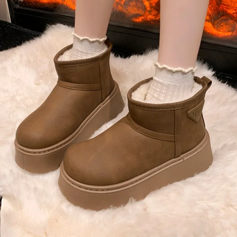 2025 شتاء موضة جديدة بلون بولي PU مقاوم للماء المرأة حذاء من الجلد المنزل اليومي أفخم سماكة حذاء الثلج عالي الرقبة دافئ بوتاس موهير
