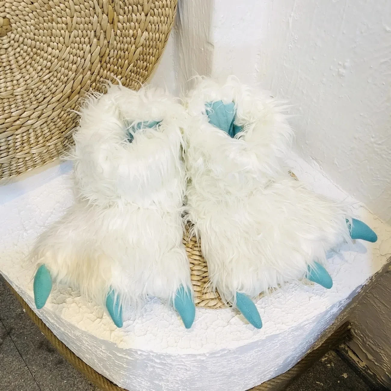 Zapatillas de piel con forma de pata de oso para mujer, zapatos esponjosos de algodón sin cordones para interiores, con garra de Animal, Cosplay