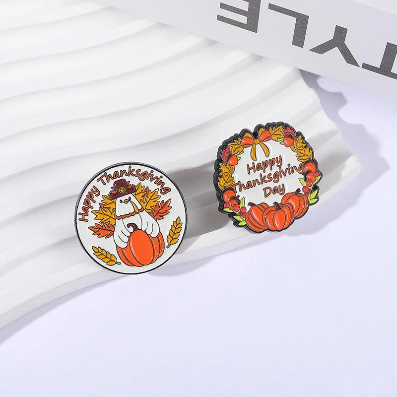 مضحك اليقطين شعار المينا دبوس الكرتون سعيد الشكر بروش معدني الملابس قبعة مجوهرات سبيكة شارة أصدقاء هدية بالجملة