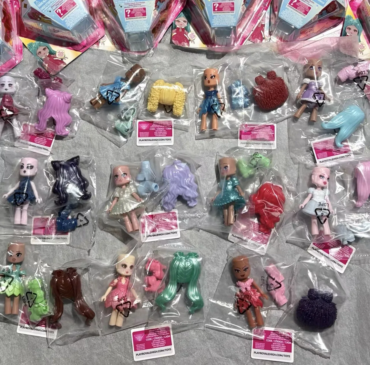 Royale High Mystery Friends Serie 1 Blind Box mit Spielcode & Bestätigungsstück Niedliche Actionfigur Überraschungsbeutel Geschenk für Mädchen – Detail 1