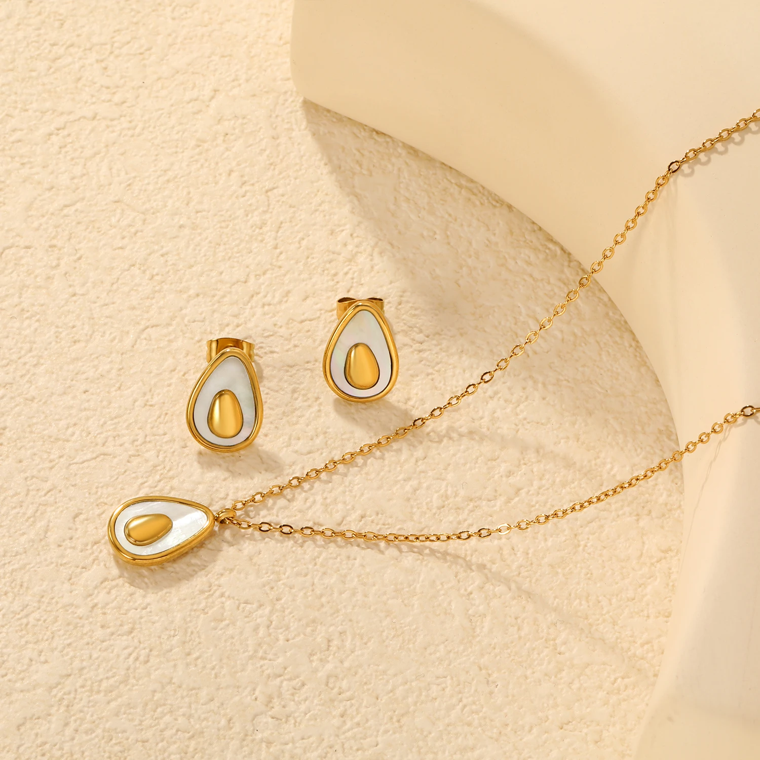 Shell & Avocado Pendant Necklace & Stud Earrings Set