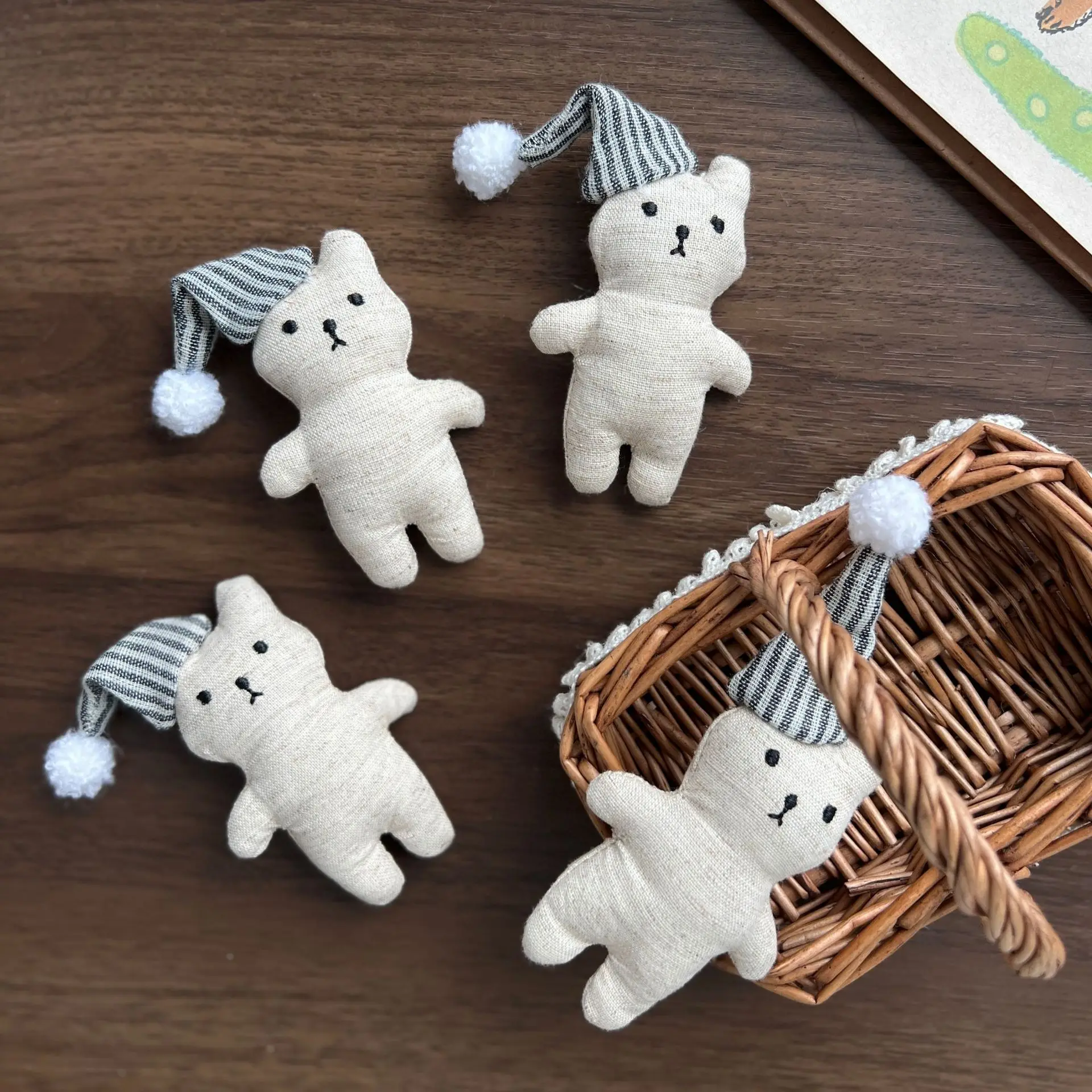 Korean Sleeping Bear Brooch 1PCS New for Women Ins Cute Keychain Bag Charm Clothing Accessory Decor Durable Kit