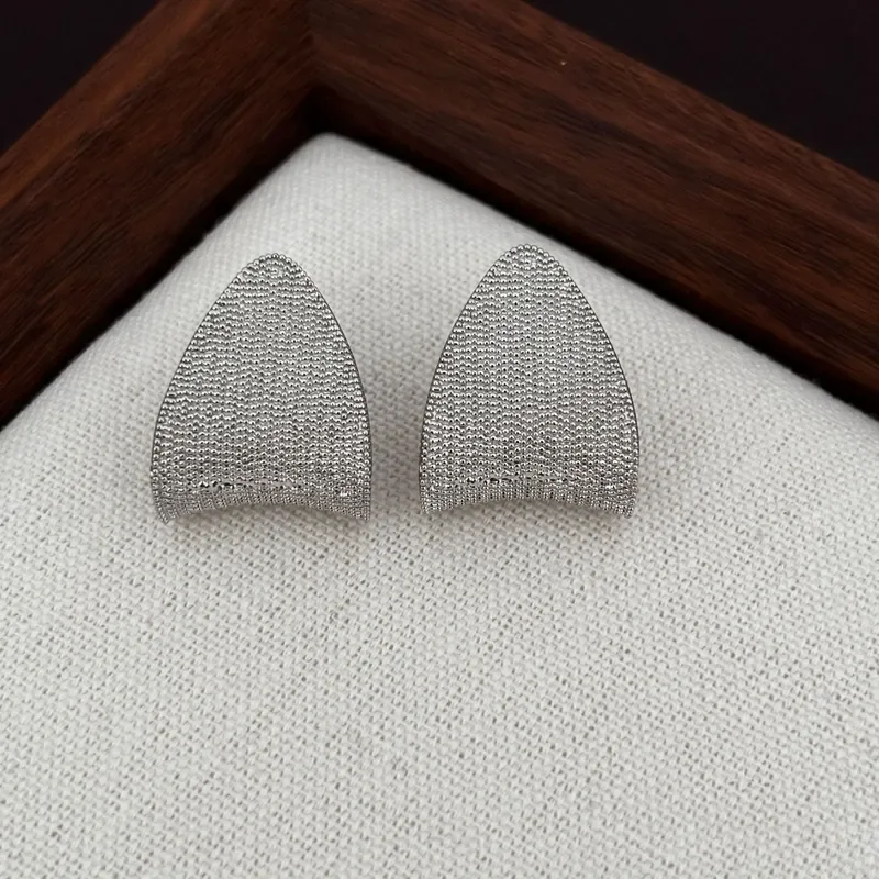 European and American heavy industry mesh triangular stud earrings gold and silver two-color texture woven fan earrings niche