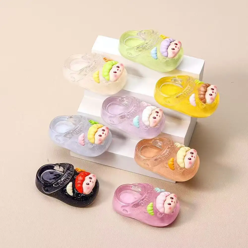 

Очаровательные новые тапочки из смолы «сделай сам», украшения, милая обувь с отверстиями, детские миньоны, подвеска «сделай сам», слепая коробка, настольная фигурка Collectibl