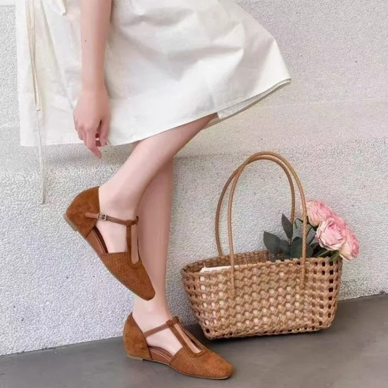 2026 Retro Square Toe One Strap Roman Style Buckle Strap Artistic All-Match Soft Sole Low Heel Office Ladies Shoes Closed Toe