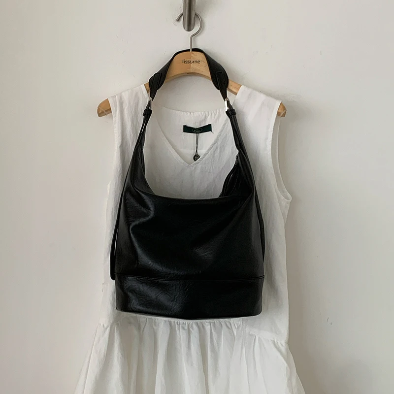 

Coffee PU Leather Women's Tote Bag 2026 Autumn High End Simple Soft One Shoulder Bags Zipper Vintage Large Capacity Bucket Bag