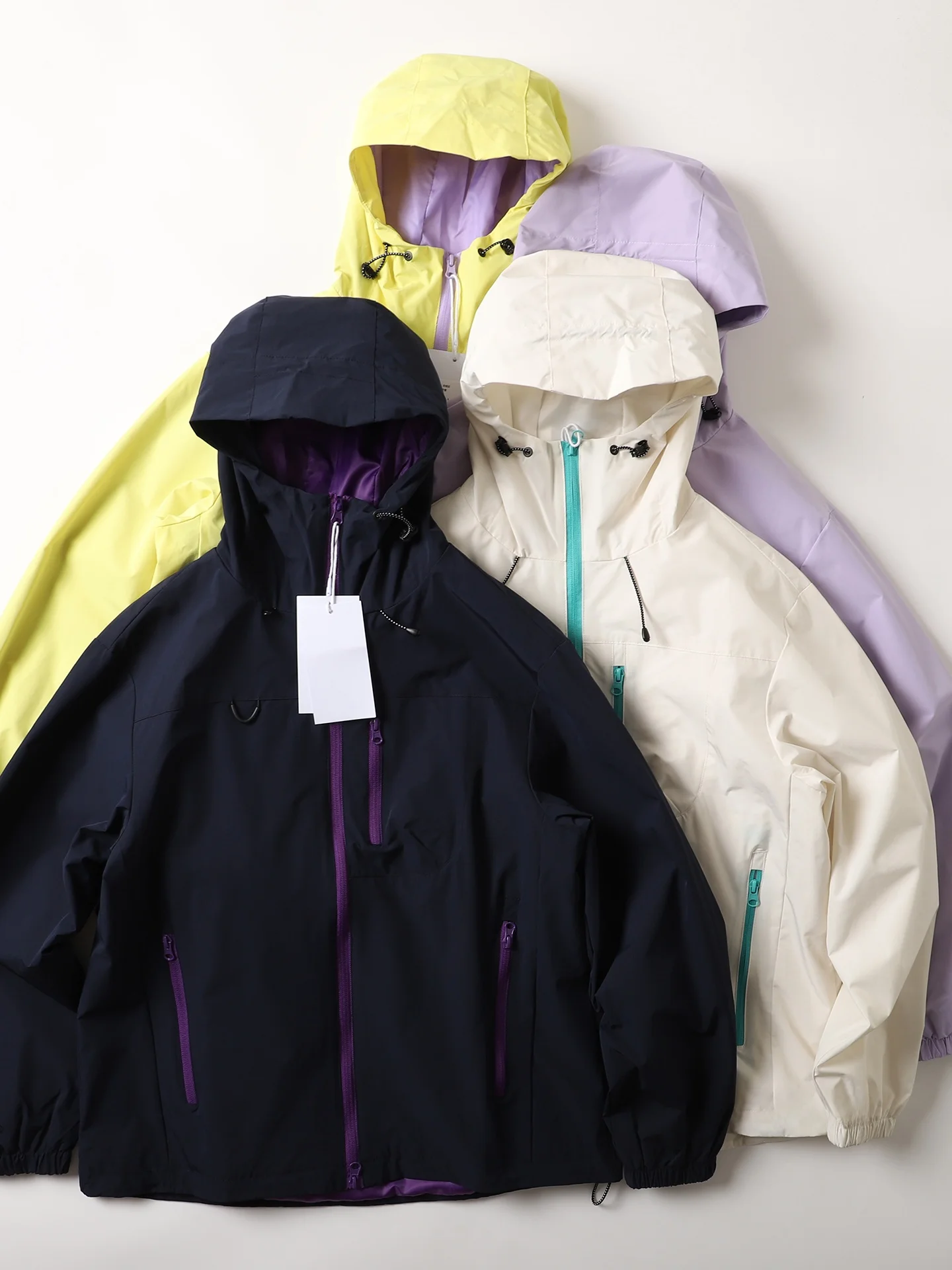 

Мужская ветрозащитная куртка с капюшоном, на молнии, в стиле колор-блок, повседневная, модная, из полиэстера, с длинными рукавами, функциональная, стильная.