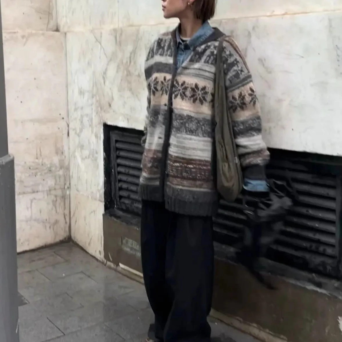 

New loose V-neck sweater women's cardigan versatile lazy style, actual dry Fer Island 2025 knitted sweater jacket for women