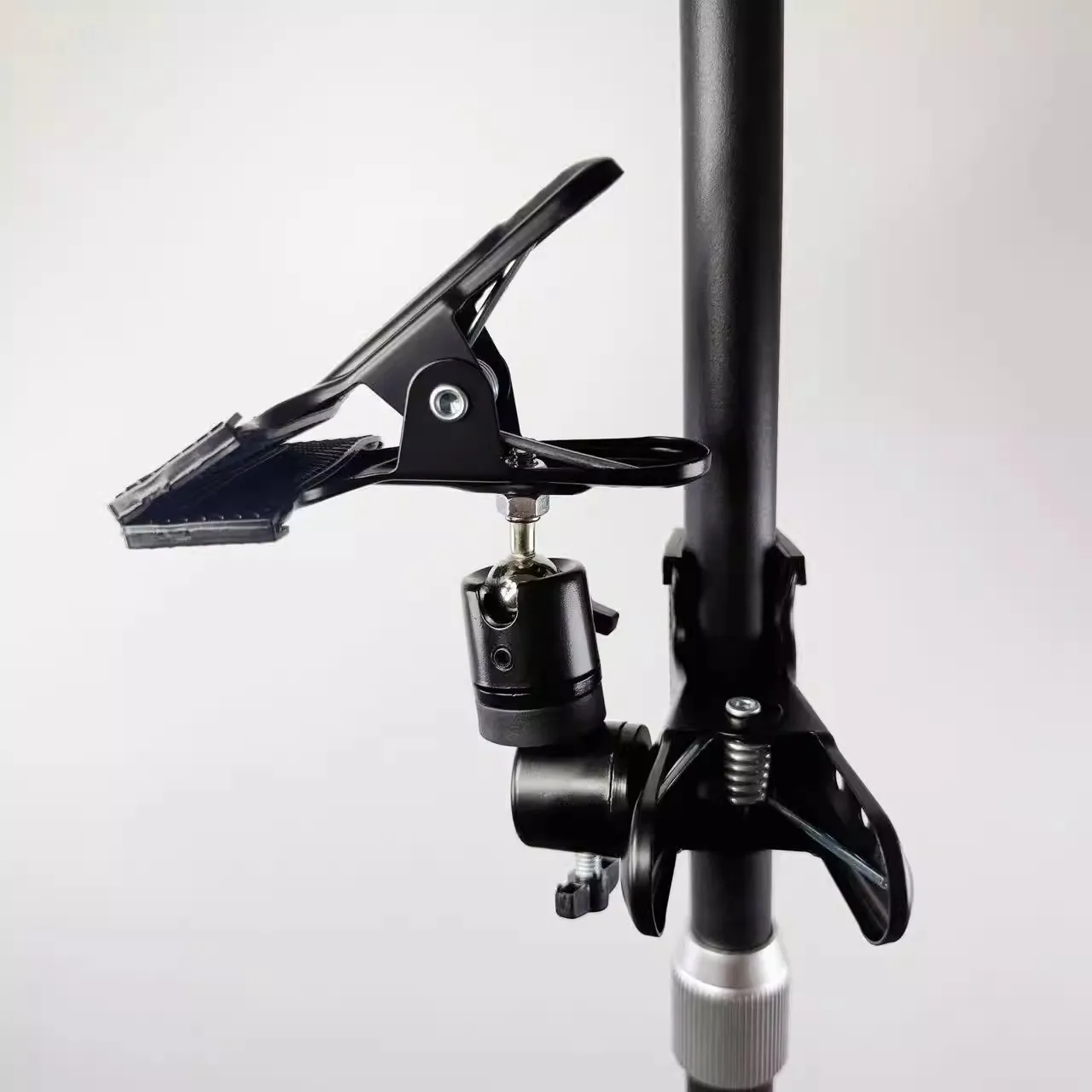 

Double-Headed Heavy-Duty Desktop round Tube Clamp 360-Degree Rotating Universal Selfie Stick Tripod Mounting Clamp for Enhanced