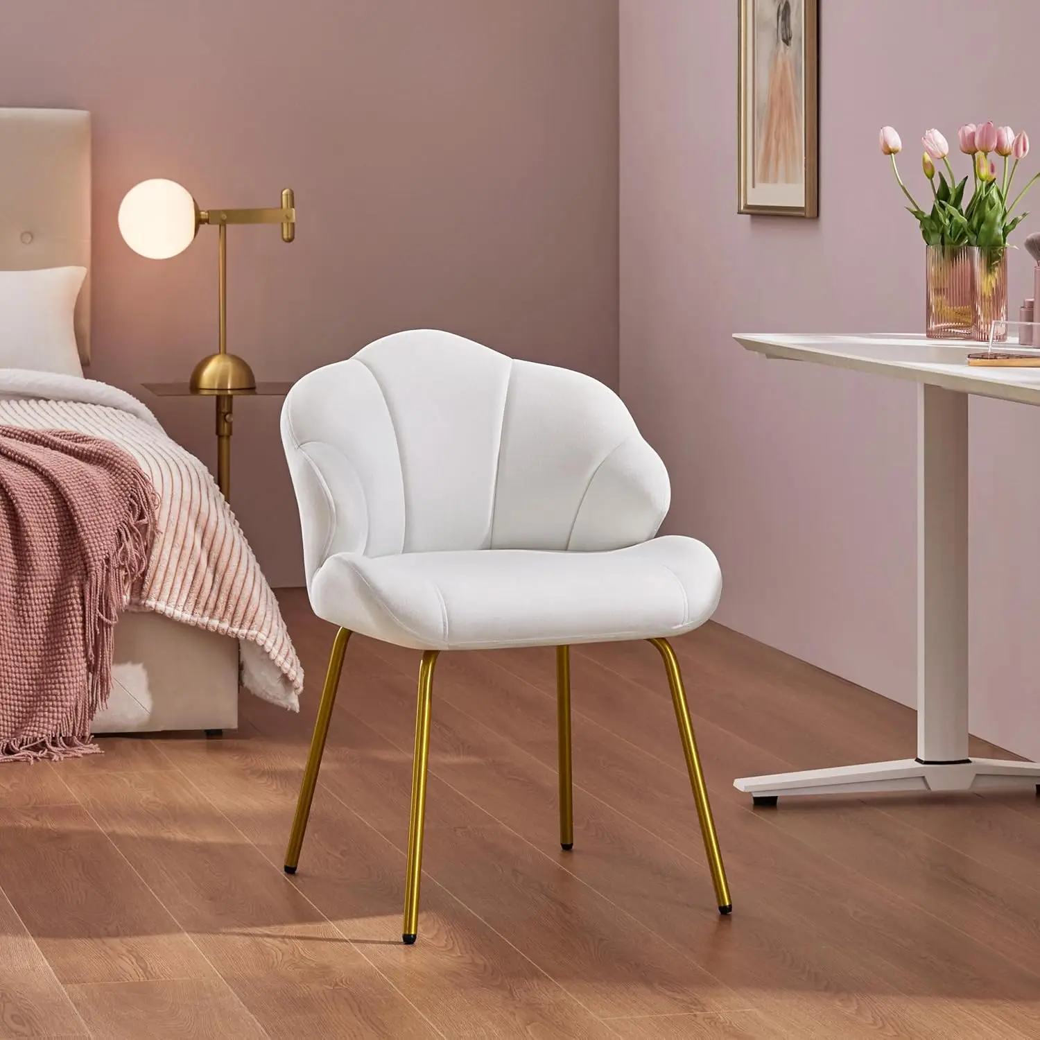 كرسي مخملي مع مسند ظهر على شكل صدفة، كرسي بذراعين حديث مع أرجل معدنية ذهبية لغرفة الملابس/غرفة النوم/العيش