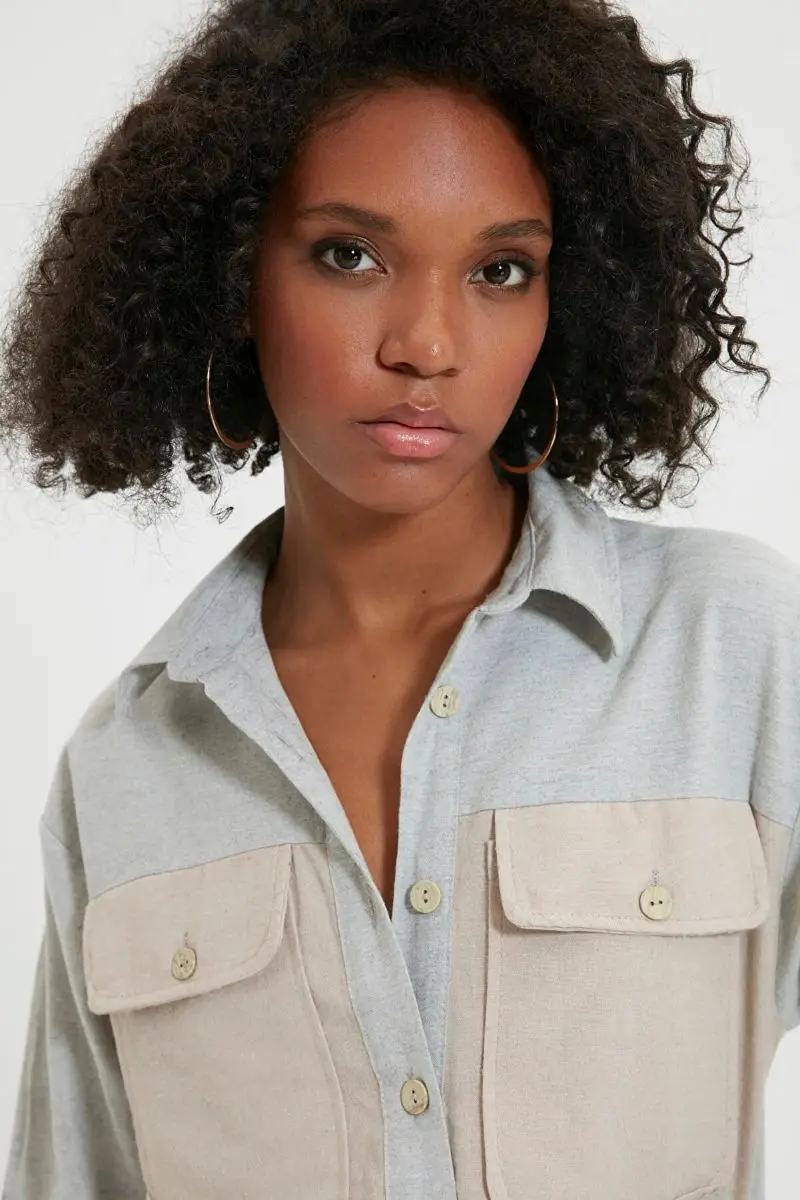 Camisa de bloco de cor bege