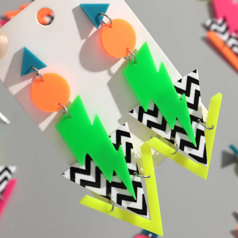 الاتجاه الاكريليك شريط ملون هندسي البرق انخفاض الأقراط موضة غير النظامية متعدد الطبقات استرخى القرط مجوهرات نسائية