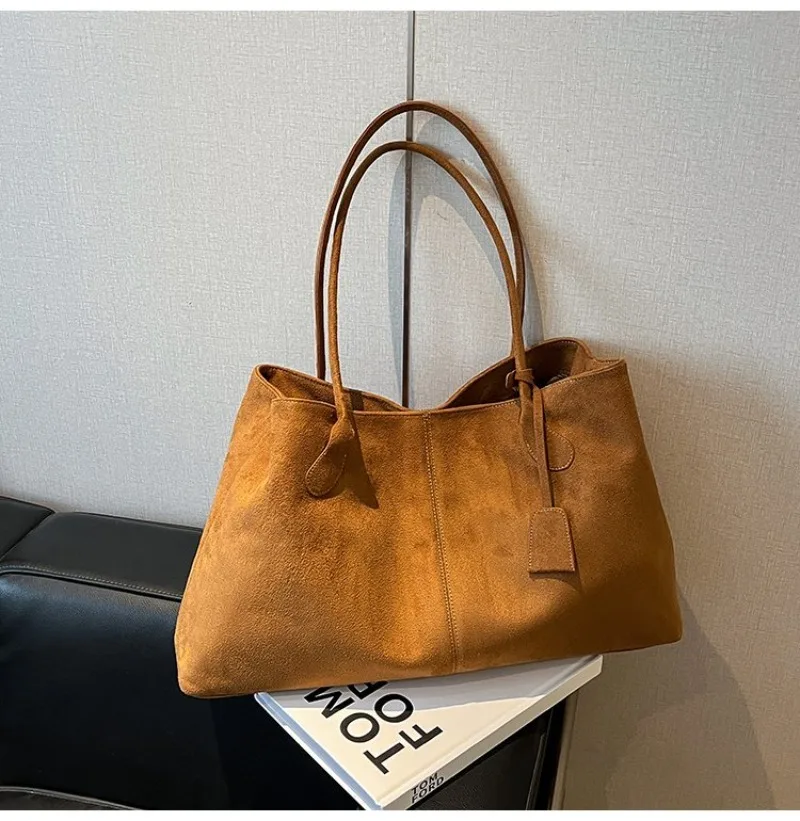 Damen-Schultertasche aus braunem Kunstwildleder, Lässiger Minimalistischer Stil für Tägliche Aufgaben, Wochenendausflüge & Alltägliche Arbeitshandtasche – Detail 25