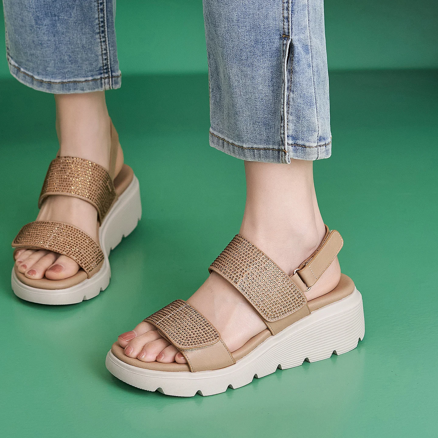 

New Fashion Diamond Thick Bottom Slope Heel Comfortable Anti slip Lightweight Velcro Casual Women's Sandals big size