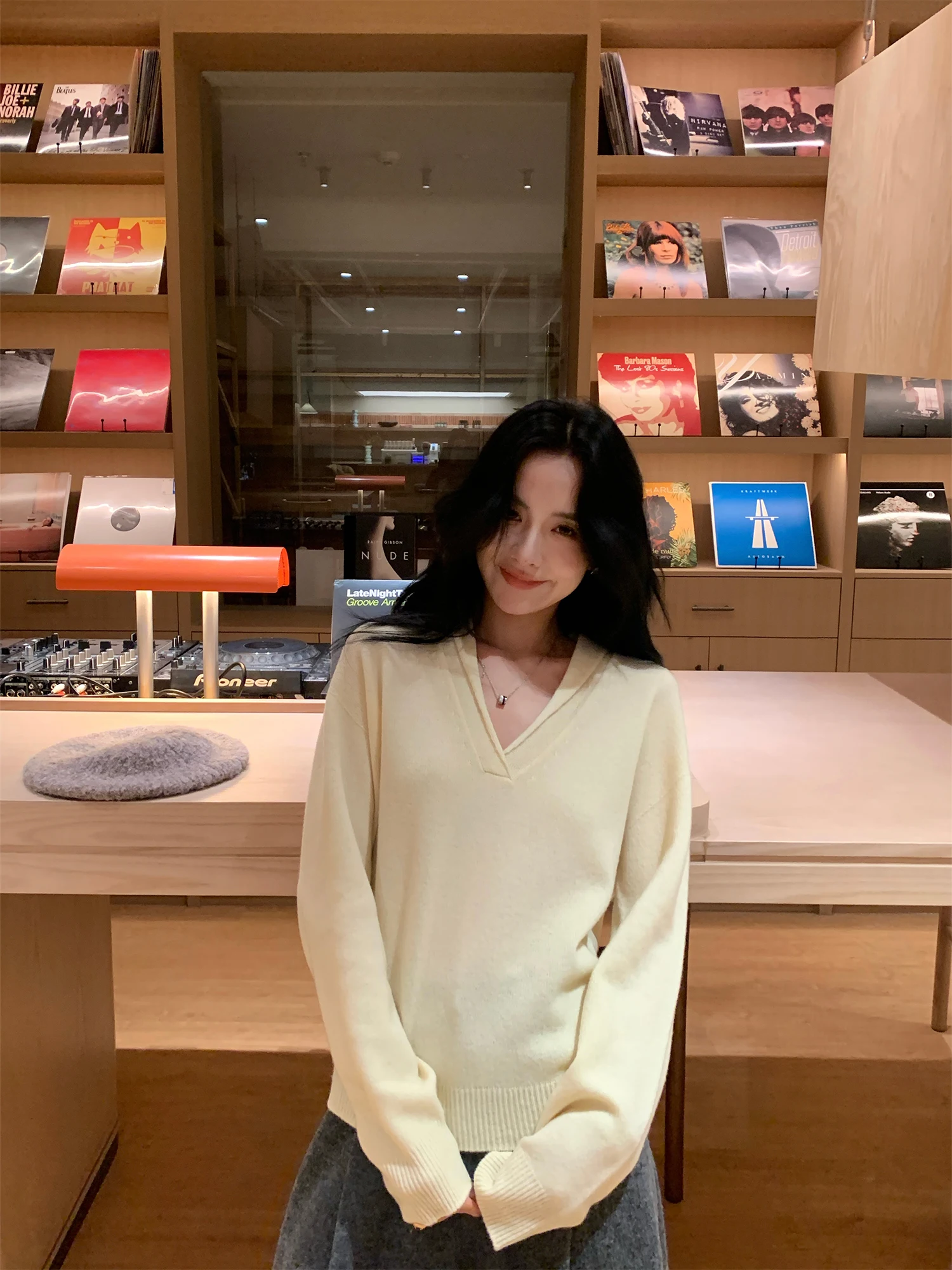 

EAR RAE Camere Wool Knitted V-Ne Sweater Casual Loose Fit Long Sve Women's Faion ential Layering Piece