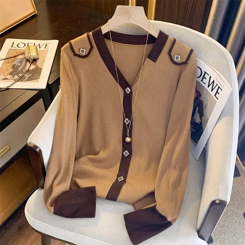 

Autumn and Winter Vintage Minimalist Sophisticated Cardigan Women Chic Contrasting Color V Neck Long Sleeve Slim Button Sweater