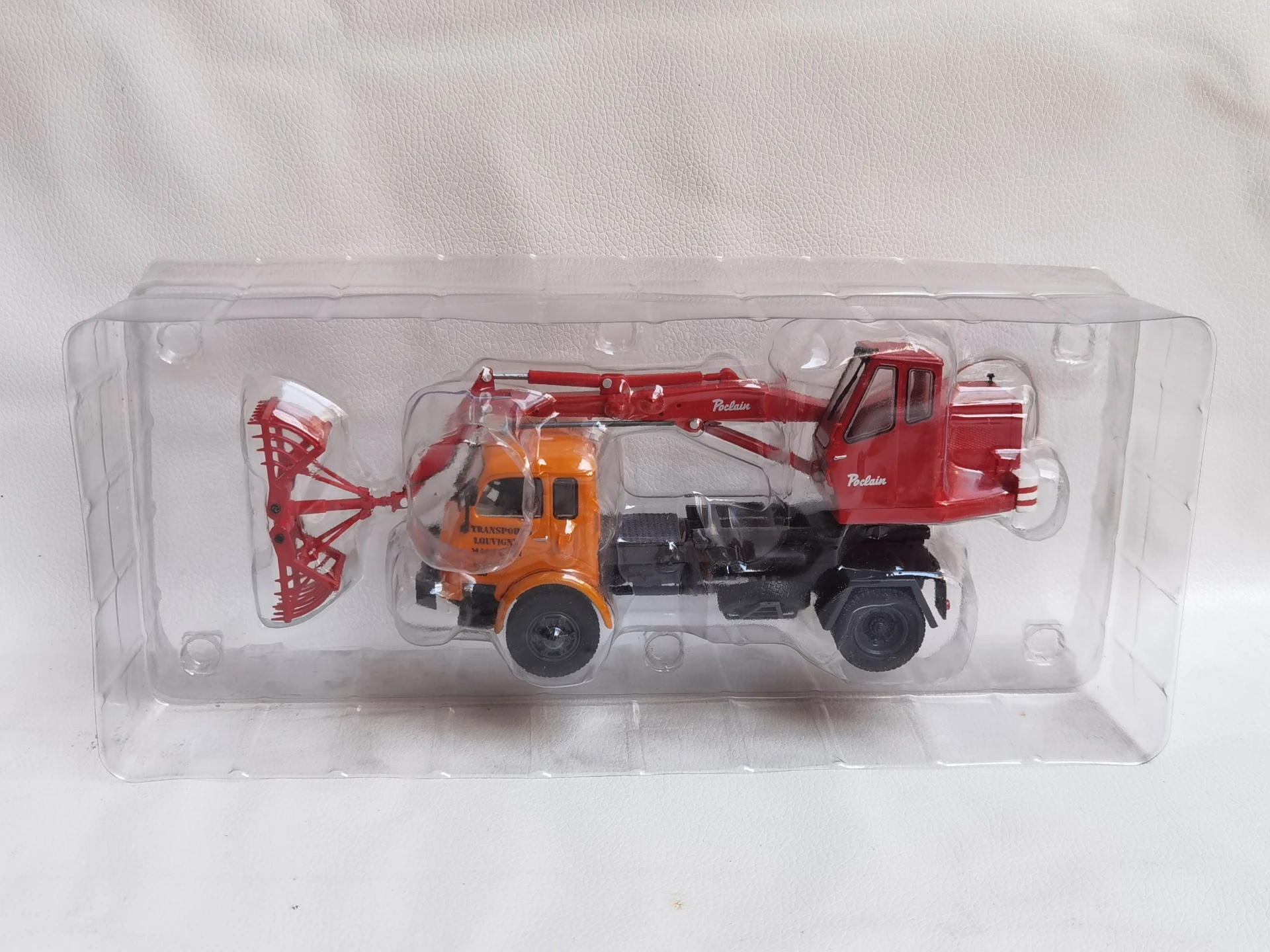 

Литой под давлением IXO масштаб 1/43 RENAULT R2142 4*4 Renault модель трактора модель автомобиля Коллекционная игрушка в подарок сувенир дисплей орнамент