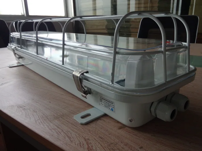 Wodoodporna stalowa lampa fluorescencyjna do zastosowań morskich IP56 JCY22-2 ZYC22