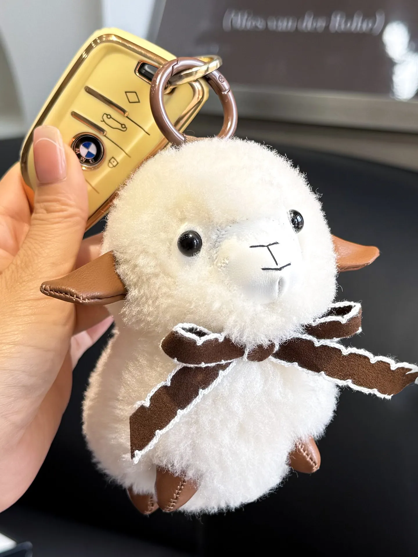 Lamb Keychain Furry Camel Toy High-End Cartoon Plush Hanging Decoration for Bags Cute Gift Soft Wool Material