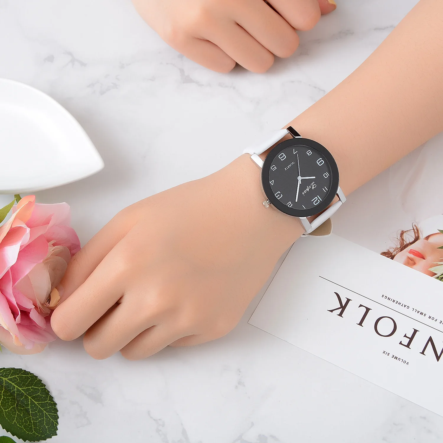 Fashion Simple Women Watch PU Strap Big Dial Creative Quartz Wristwatch Casual Lover Watches Relógio Feminino Reloj Mujer